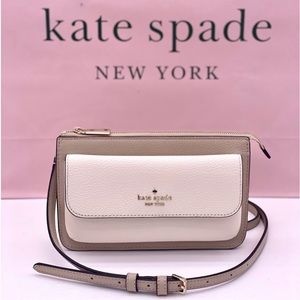 Kate Spade Leila Small Crossbody Bag
Clutch Light Sand
